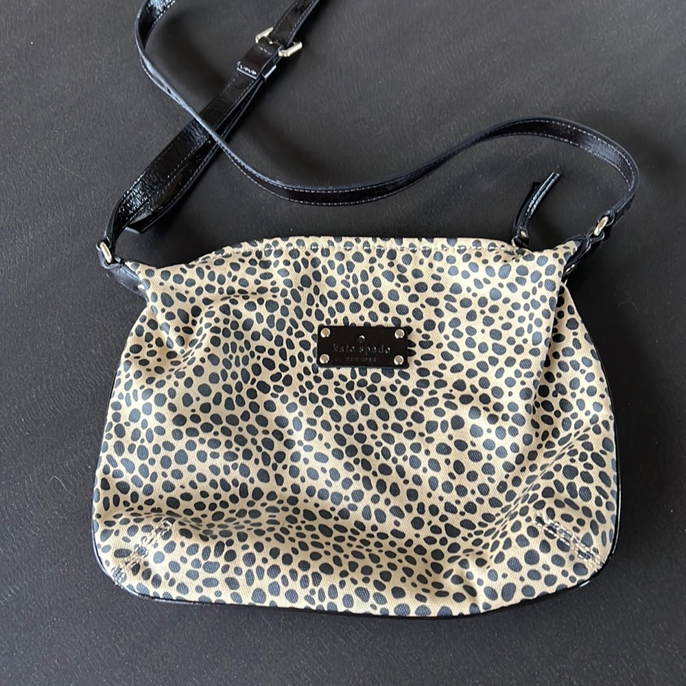 Kate Spade small messenger/cross body bag.